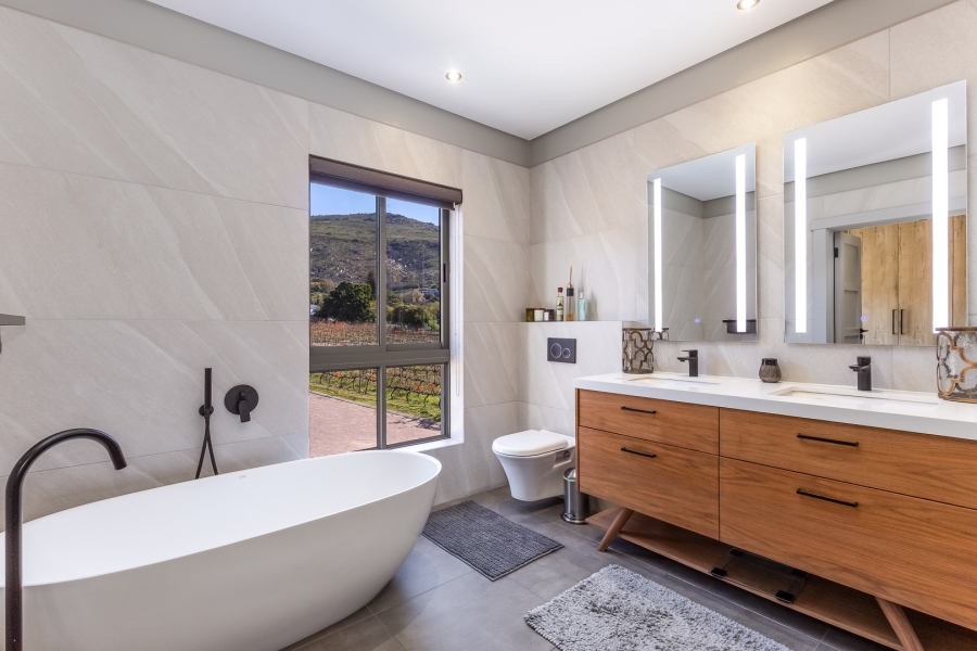 4 Bedroom Property for Sale in Lemoenkloof Western Cape